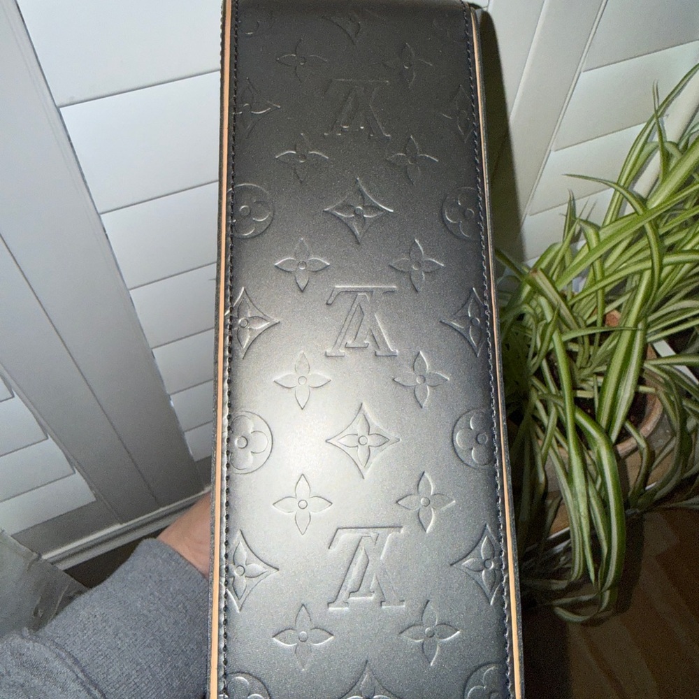Louis Vuitton Mat Shelton in Gray Monogram Glace - Picture 11 of 16